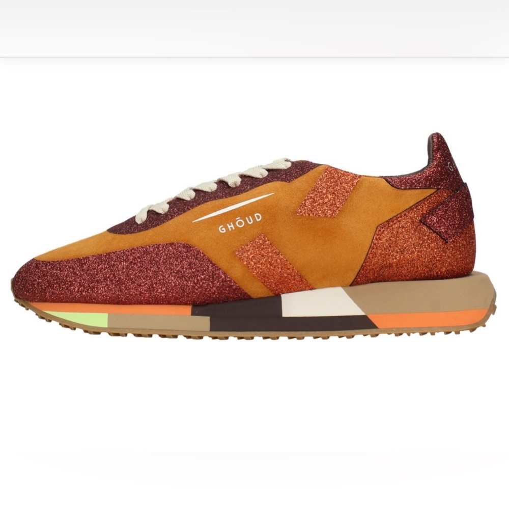 Woman’s shoes, a snicker. Ghoud size 40 brown.
